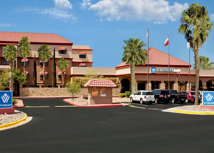 Wyndham El Paso Airport&Water Park