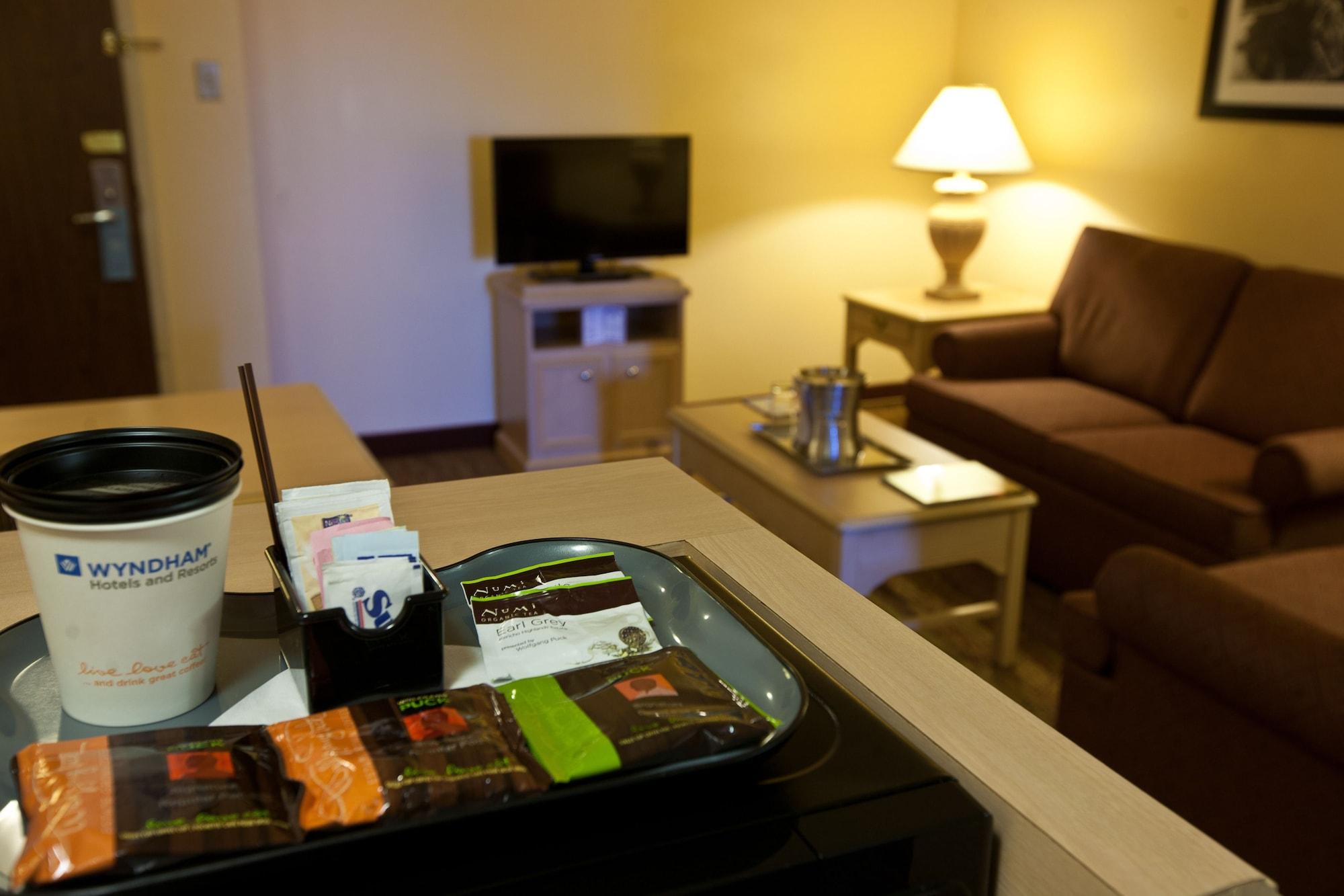 Hotel Wyndham Airport&water Park 3*