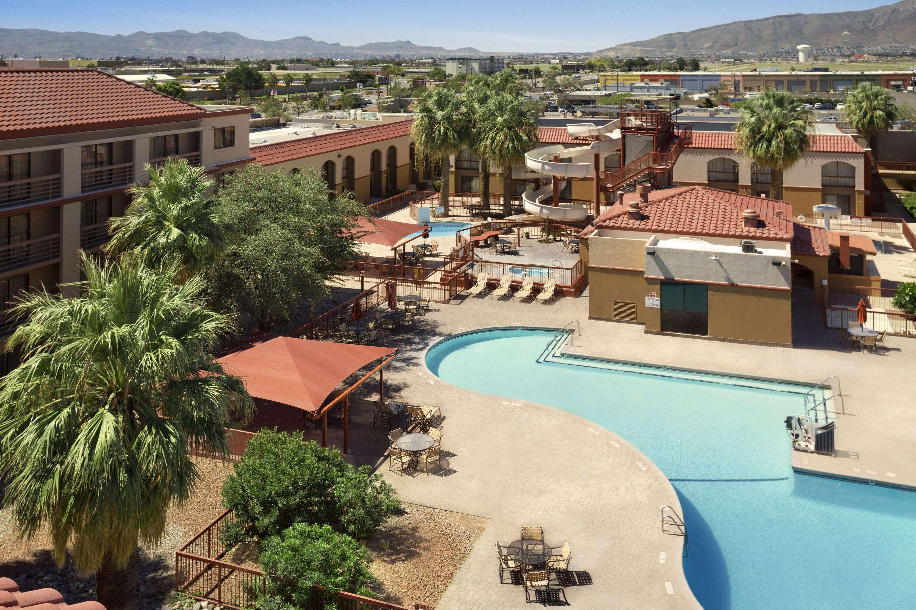 Wyndham Airport&water Park