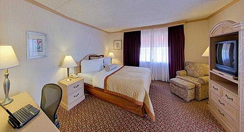 Wyndham Airport&water Park
