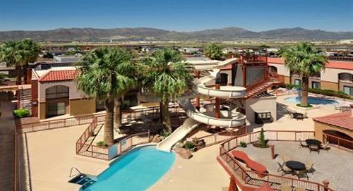 Wyndham Airport&water Park 3*