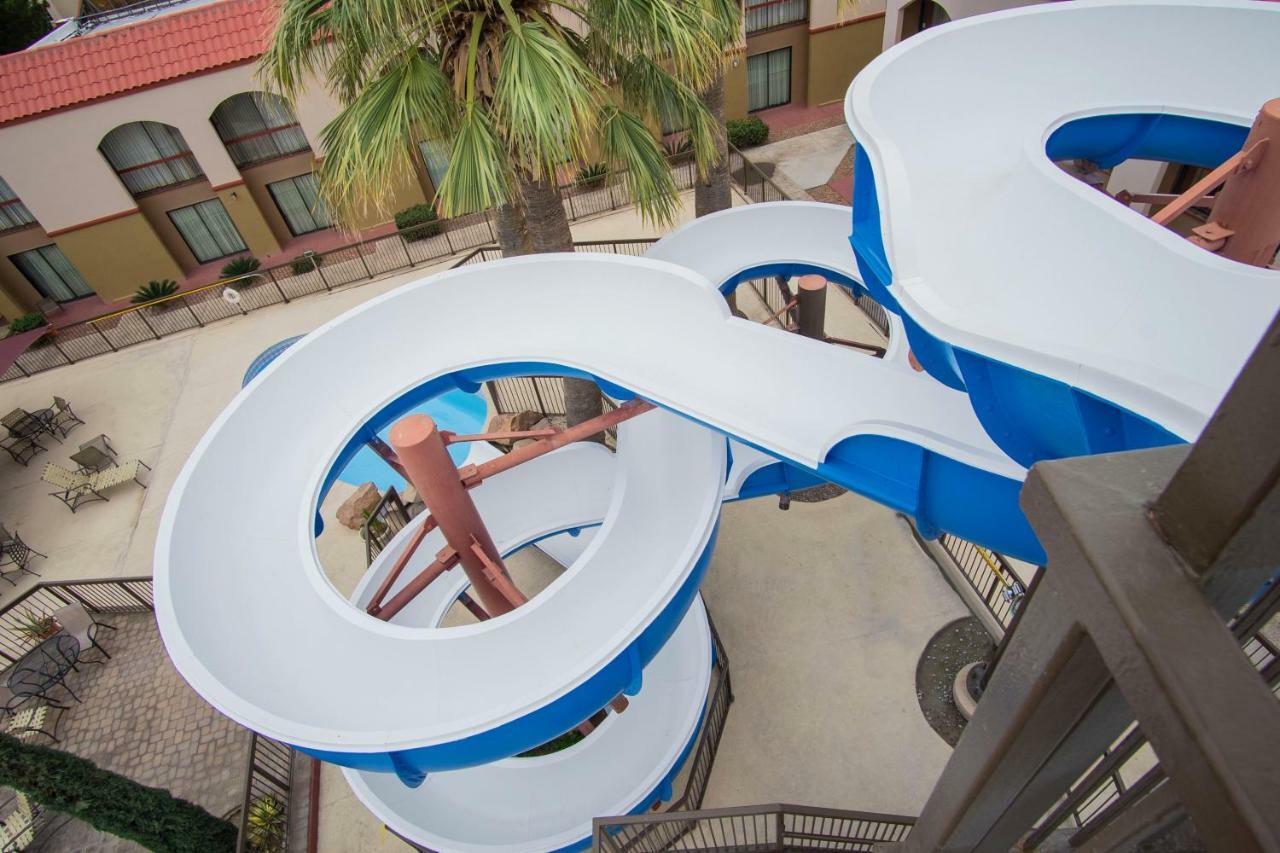 Hotel Wyndham Airport&water Park 3*